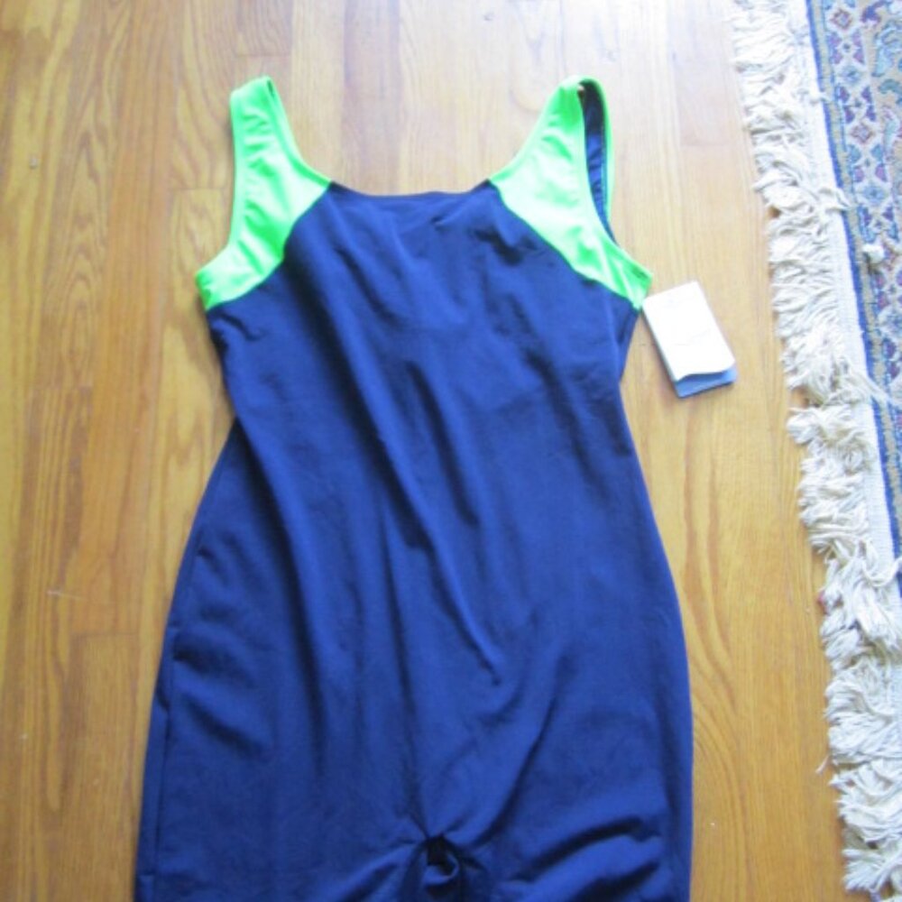 NWT DOLPHIN AQUASHAPE  POLYESTER  AQUATARD SIZE 16